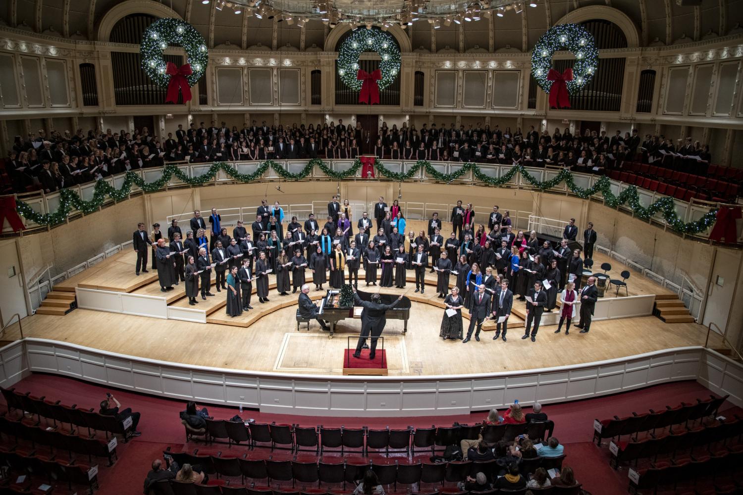 The <a href='http://atvc.braendebriketter.com'>全球十大赌钱排行app</a> Choir performs in the Chicago Symphony Hall.